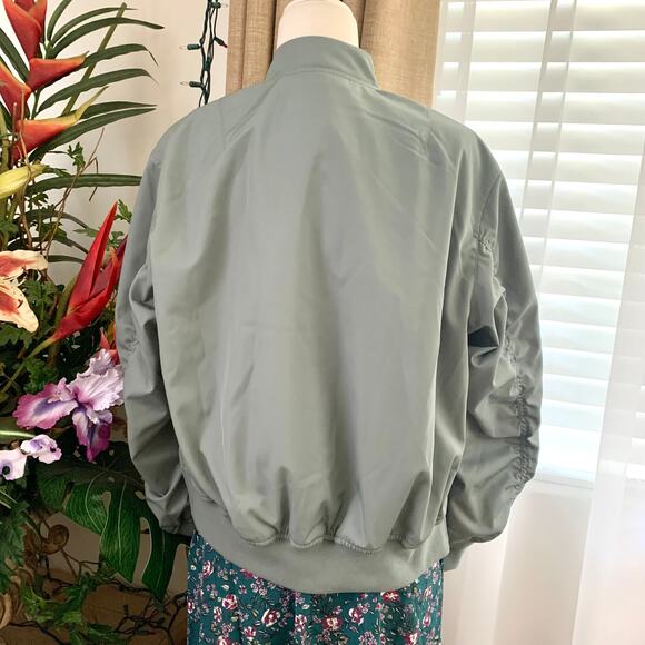 Uniqlo C Bomber Jacket in 53 Green - Picture 7 of 9